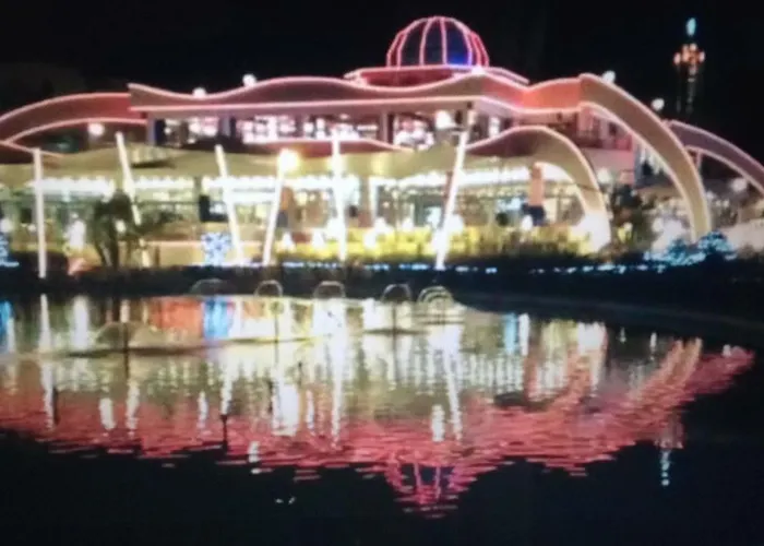 アパート Skanderbeg Square ティラナ