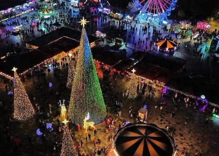 Skanderbeg Square * ティラナ